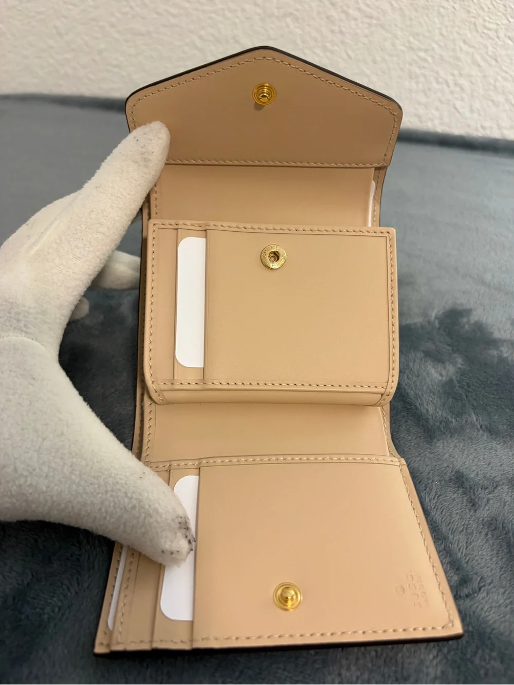 Brand New Gucci Gilbert Calf Leather GG Trifold Wallet Beige - Picture 6 of 11
